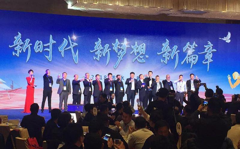 輪值會(huì )長(cháng)倪貴全先生為河南防水同仁敬酒